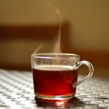 Chás para ajudar na digestão e aliviar desconfortos estomacais